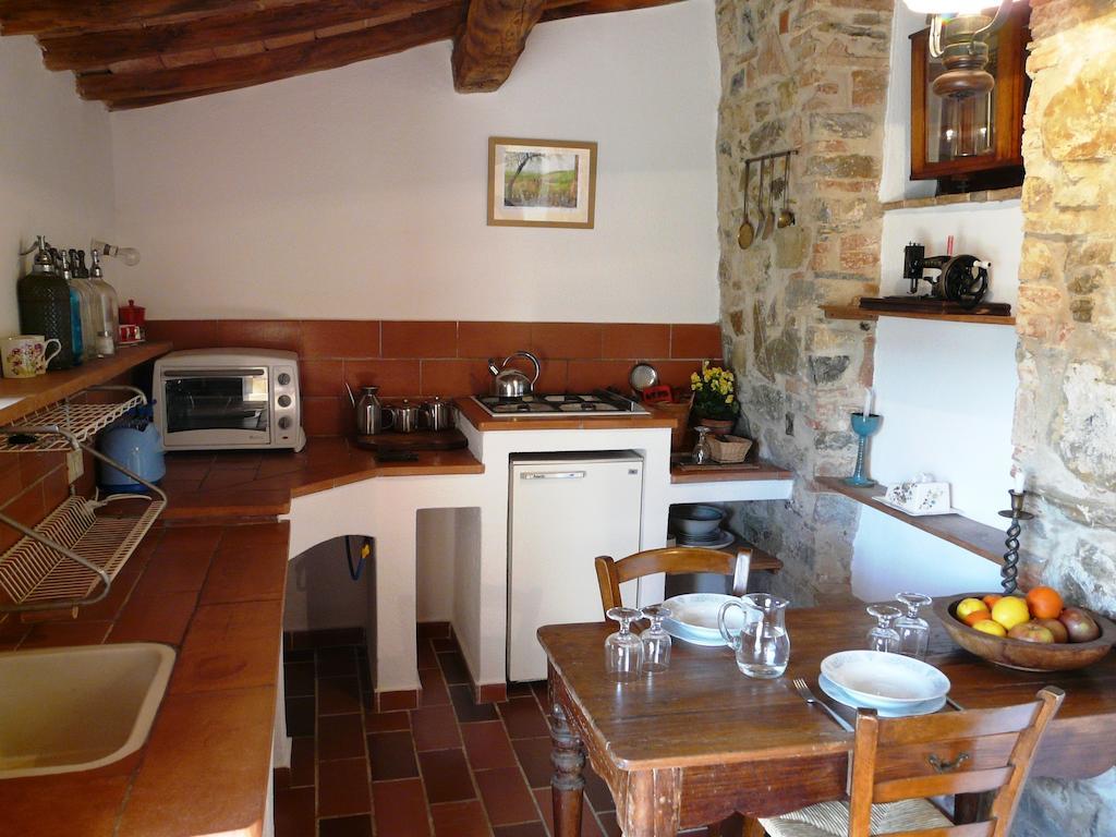 Podere Patrignone Guest House Castellina in Chianti Room photo